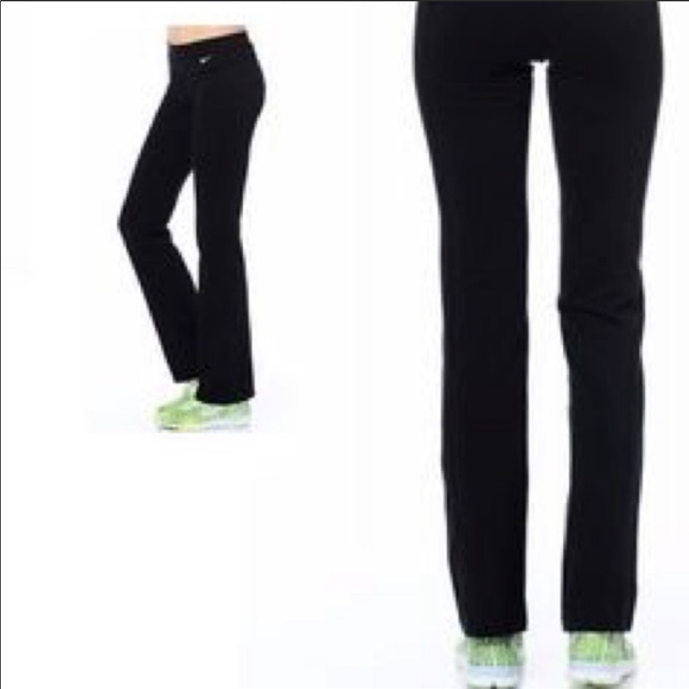 NWT Nike: Extra Small Long Black Flare Workout Leggings - Picture 2 of 8